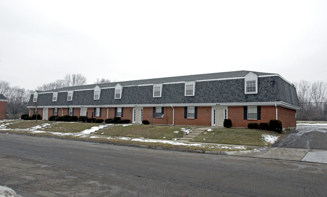 3195 Valerie Arms Dr in Dayton, OH - Building Photo - Building Photo