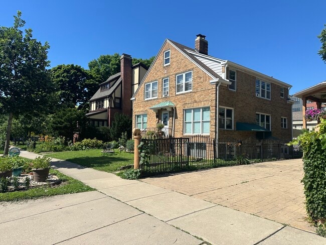 418 W Shore Dr, Unit 3