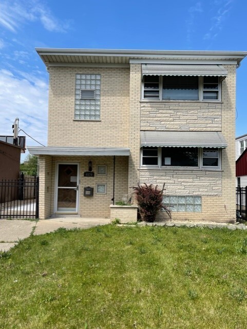 property at 4570 N Narragansett Ave