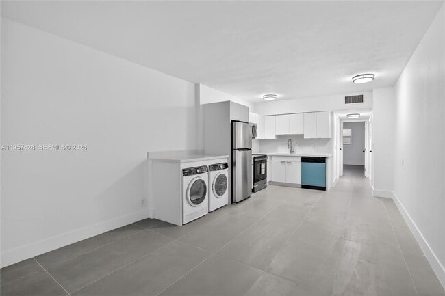 1740 Funston St in Hollywood, FL - Building Photo - Building Photo