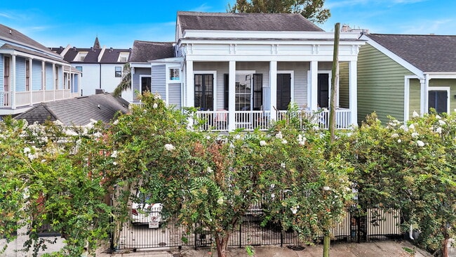 1836 Baronne St in New Orleans, LA - Building Photo - Building Photo