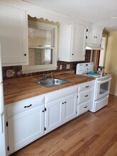 13 Rogers St, Unit A in Dover, NH - Building Photo - Building Photo