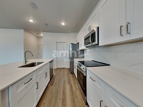 9754 W Luxton Ln in Tolleson, AZ - Foto de edificio - Building Photo