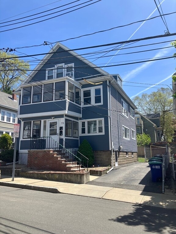 73 Lowell St, Unit 1 in Somerville, MA - Building Photo - Building Photo