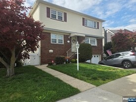 633 10th St in Lyndhurst, NJ - Building Photo