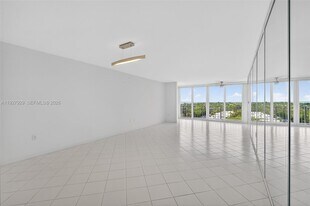 600 Grapetree Dr in Key Biscayne, FL - Building Photo