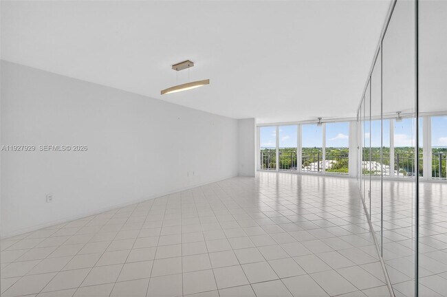 property at 600 Grapetree Dr