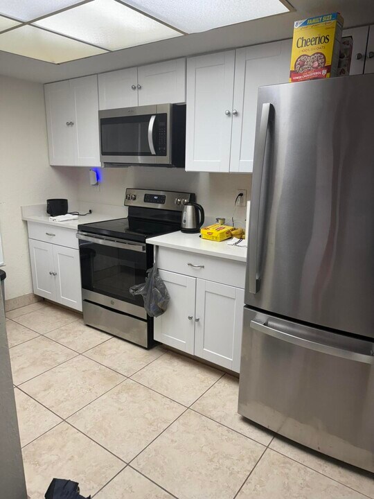 1235 The 12th Fairway in Wellington, FL - Building Photo