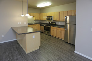 Summit Ridge Apartments in Moorhead, MN - Building Photo