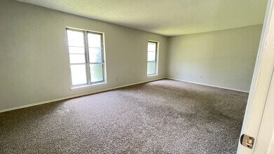 815 W Rochelle Rd in Irving, TX - Building Photo - Building Photo