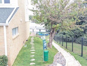 1818 S Lakeshore Blvd in Austin, TX - Foto de edificio - Building Photo