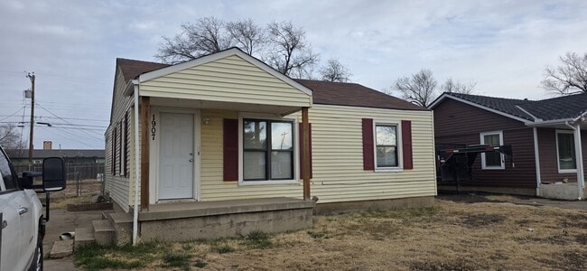 property at 1907 S Seminole St