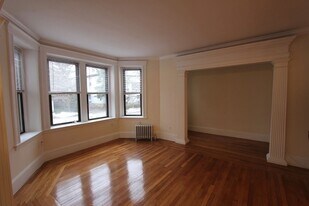 285 St Paul St in Brookline, MA - Building Photo