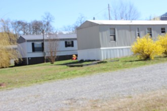 455 Carson Springs Rd in Newport, TN - Foto de edificio - Building Photo
