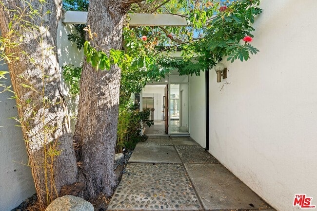 3744 Cody Rd in Los Angeles, CA - Building Photo - Building Photo