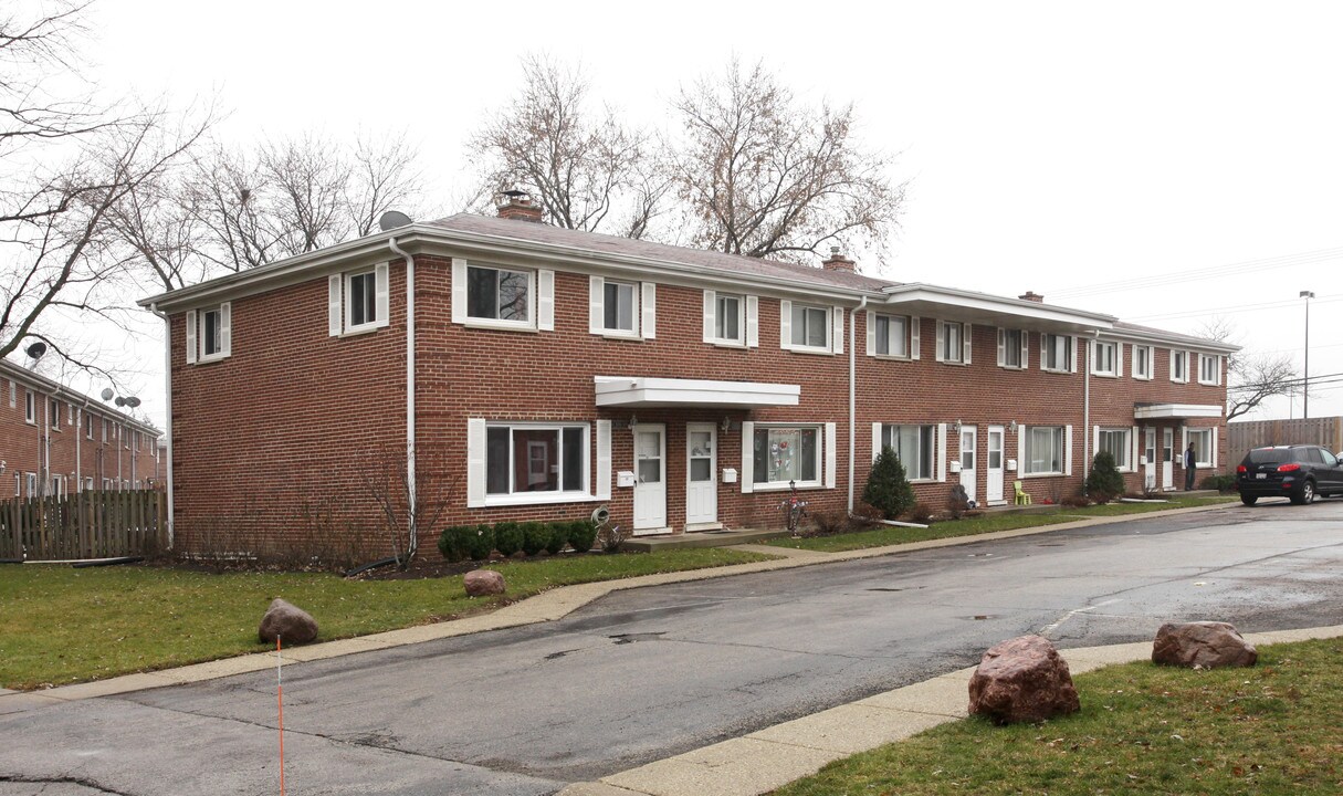 1000-1006 N Boxwood Dr in Mount Prospect, IL - Building Photo