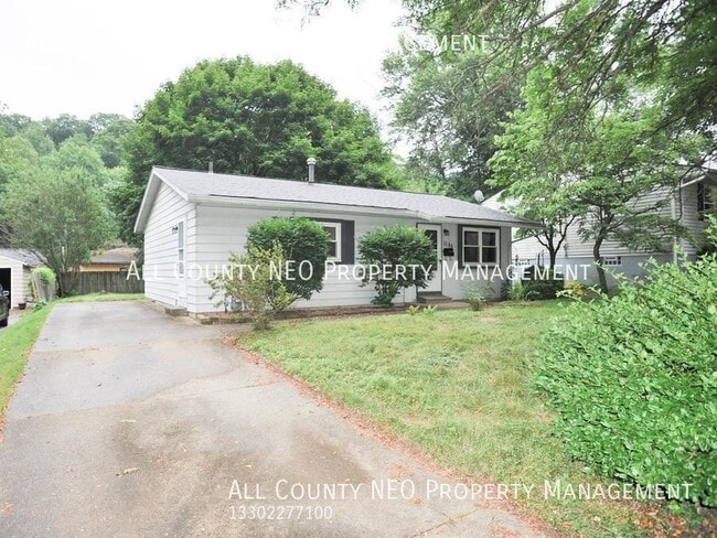1155 Madrid Dr in Akron, OH - Building Photo - Building Photo