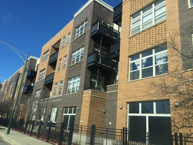 property at 2935 N Clybourn Ave