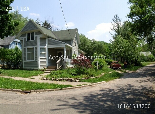 property at 736 North Ave NE