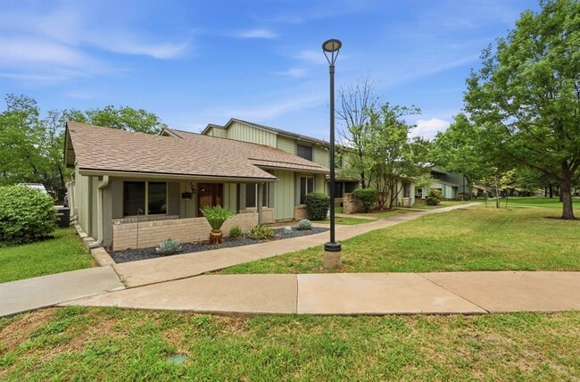 5011 Fort Clark Dr in Austin, TX - Building Photo - Building Photo