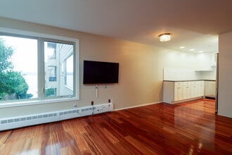 1600 43rd Ave E in Seattle, WA - Building Photo - Building Photo