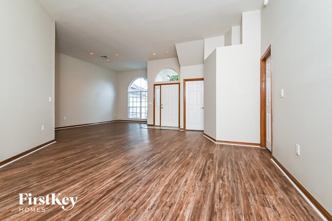 5349 Montserrat Dr, Unit Apt. 202 in Lakeland, FL - Foto de edificio - Building Photo