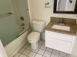 8442 Via Sonoma in La Jolla, CA - Building Photo - Building Photo