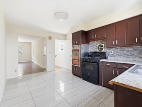 648 Fairview Ave in Fairview, NJ - Building Photo - Building Photo