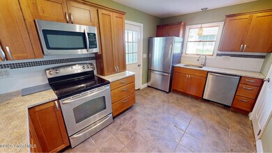 7 David Rd in Latham, NY - Building Photo - Building Photo