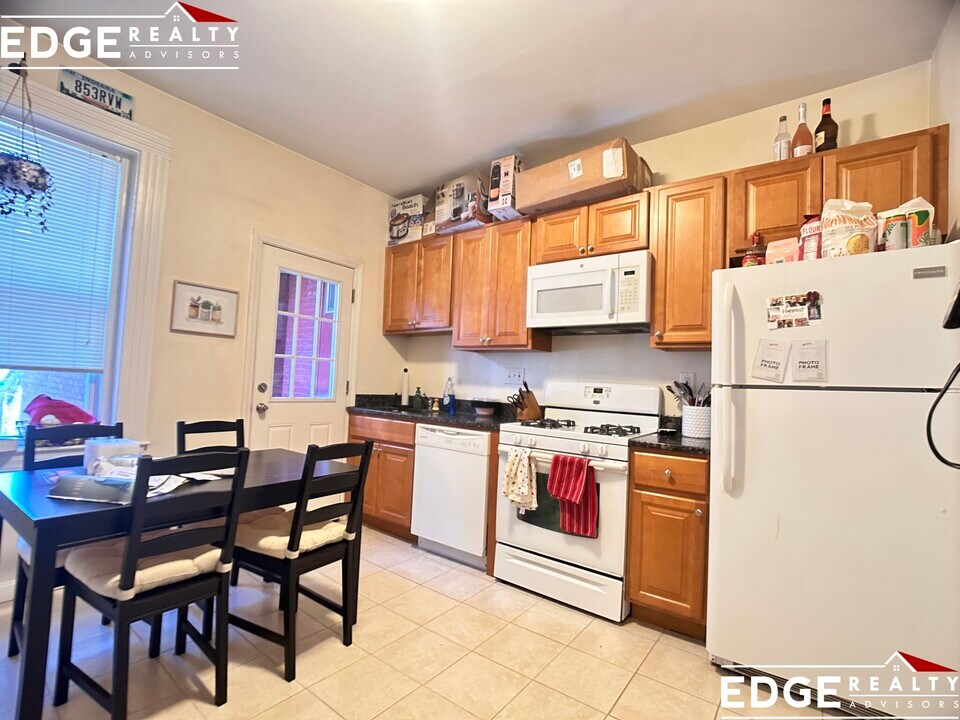 53 Brackett St, Unit 2 in Boston, MA - Foto de edificio