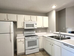 332 Bubble Creek Ct in Fayetteville, NC - Building Photo - Building Photo