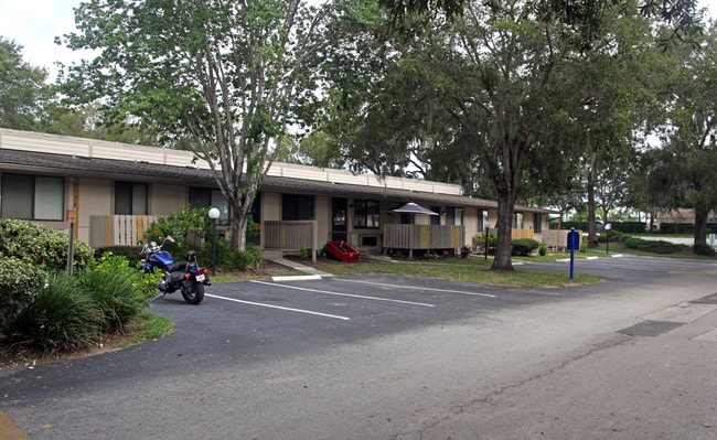 Miguel Place in Port Richey, FL - Foto de edificio - Building Photo