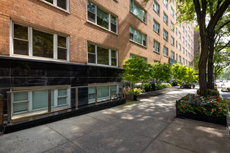 Bryn Mawr Apartments in New York, NY - Building Photo - Building Photo