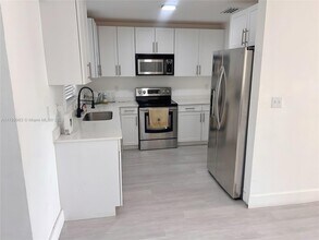 3361 NW 5th Pl in Fort Lauderdale, FL - Building Photo - Building Photo