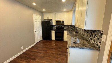 204 E 735 S in Centerville, UT - Foto de edificio - Building Photo