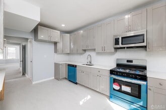 117 Emerson St in Carteret, NJ - Building Photo - Building Photo