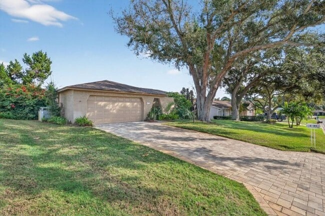 property at 8195 Coachlight Cir