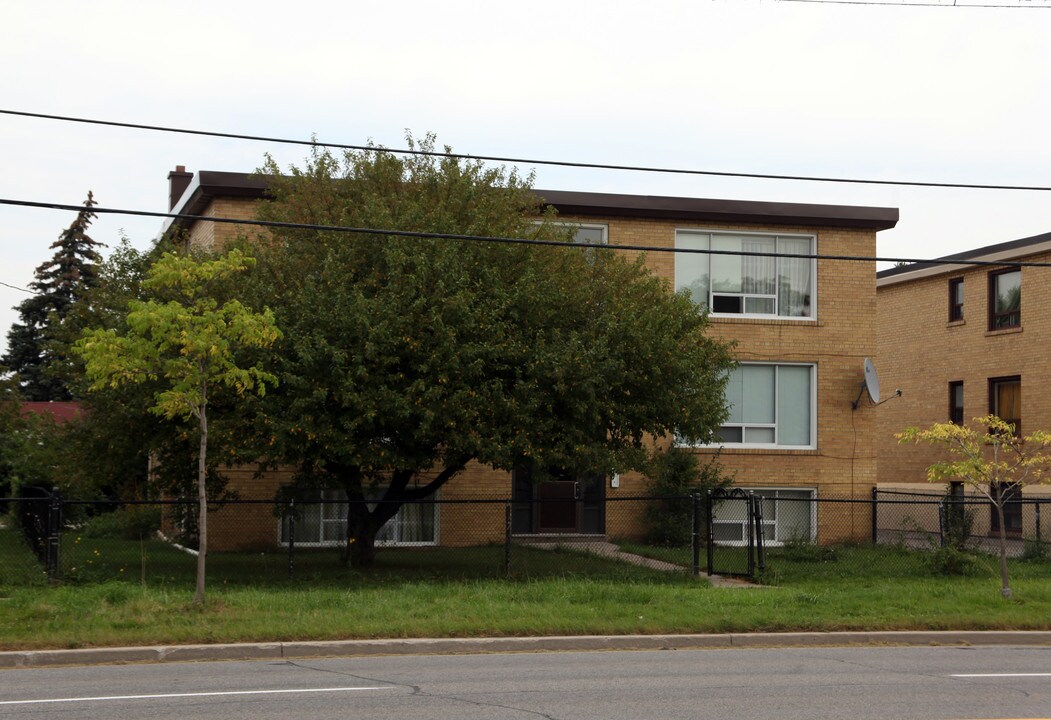 2251 Kipling Ave in Toronto, ON - Building Photo