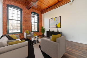 The River Lofts at Ashton Mill in Cumberland, RI - Foto de edificio - Building Photo