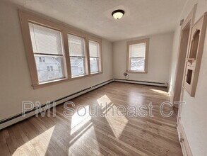 92 Truman St in New London, CT - Building Photo - Building Photo