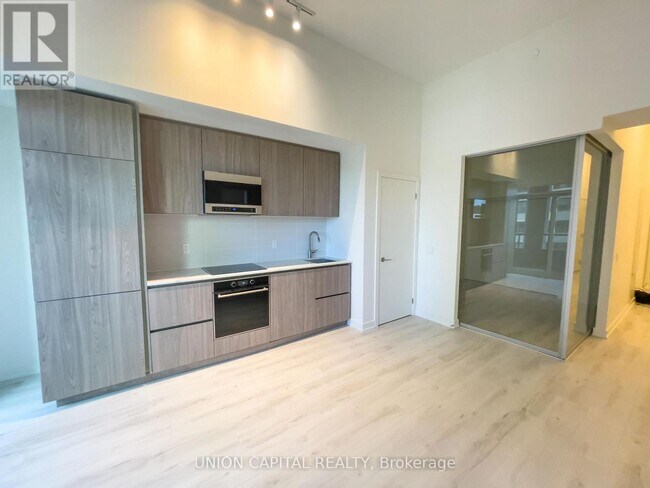 120 Broadway Ave in Toronto, ON - Building Photo - Building Photo