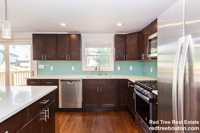 77 Rock Glen Rd in Medford, MA - Building Photo - Building Photo