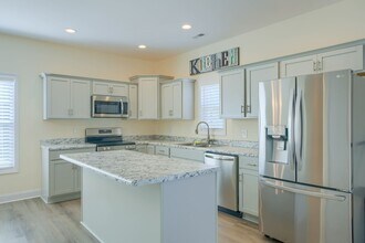 410 Sundown Ct in Hubert, NC - Building Photo - Building Photo