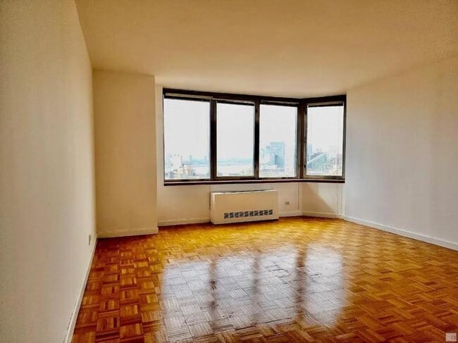 property at 500 W 43rd St