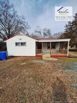 122 Douglas St in Fayetteville, NC - Building Photo