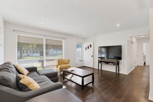 814 Holiday Ave, Unit SI ID1472884P in Hazelwood, MO - Building Photo