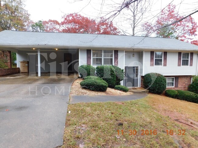 2642 Shady Valley Rd in Gainesville, GA - Building Photo - Building Photo