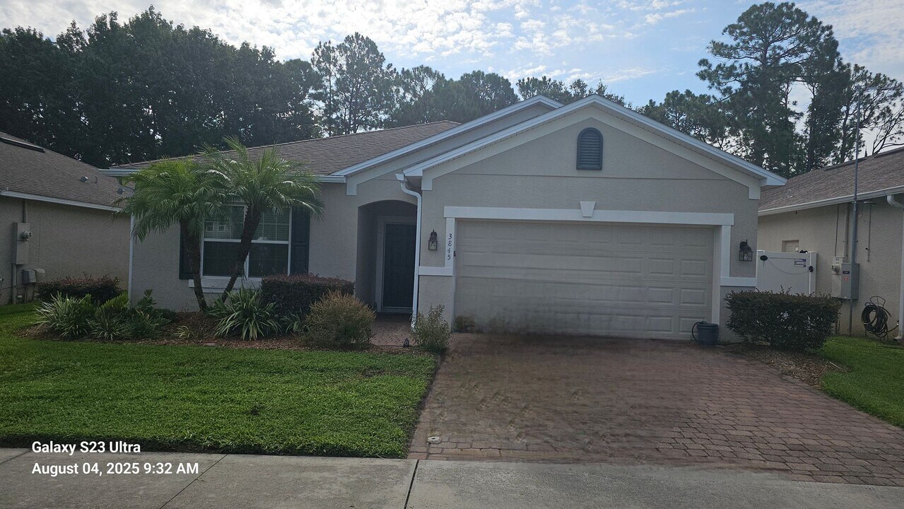 3845 Bourbon St in Port Orange, FL - Foto de edificio