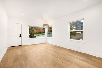 2614 E Olive St in Seattle, WA - Building Photo - Building Photo