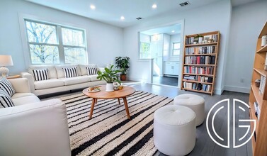43 Yennicock Ave in Port Washington, NY - Building Photo - Building Photo